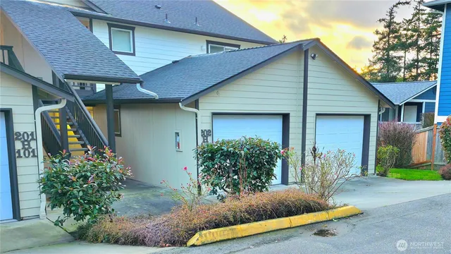 $330,000 | 30875 State Rte 20, Unit H102, Oak Harbor, WA 98277