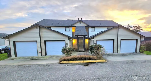 $330,000 | 30875 State Rte 20, Unit H102, Oak Harbor, WA 98277