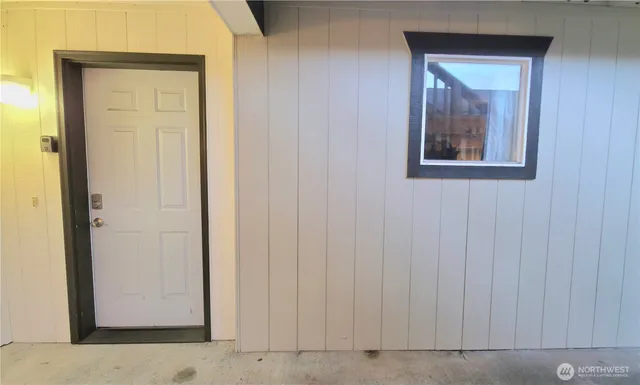 $330,000 | 30875 State Rte 20, Unit H102, Oak Harbor, WA 98277