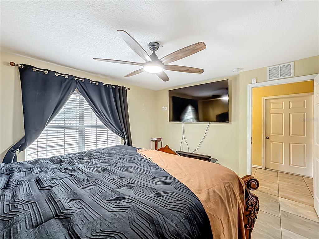 11112 Hidden Breeze Drive Wimauma, FL 33598 - Photo 9 of 41