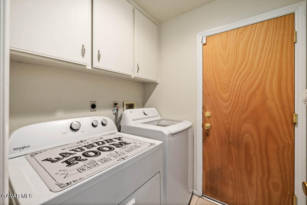 2425 Williams Court Rosamond, CA 93560 - Photo 19 of 35 a utility room with dryer and washer