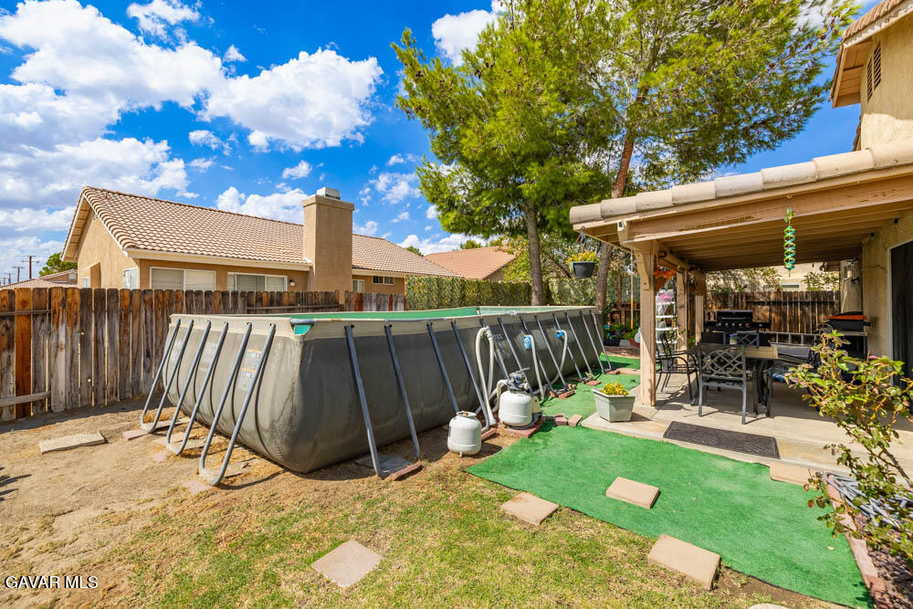 2425 Williams Court Rosamond, CA 93560 - Photo 32 of 35 a view of a chairs and table in backyard