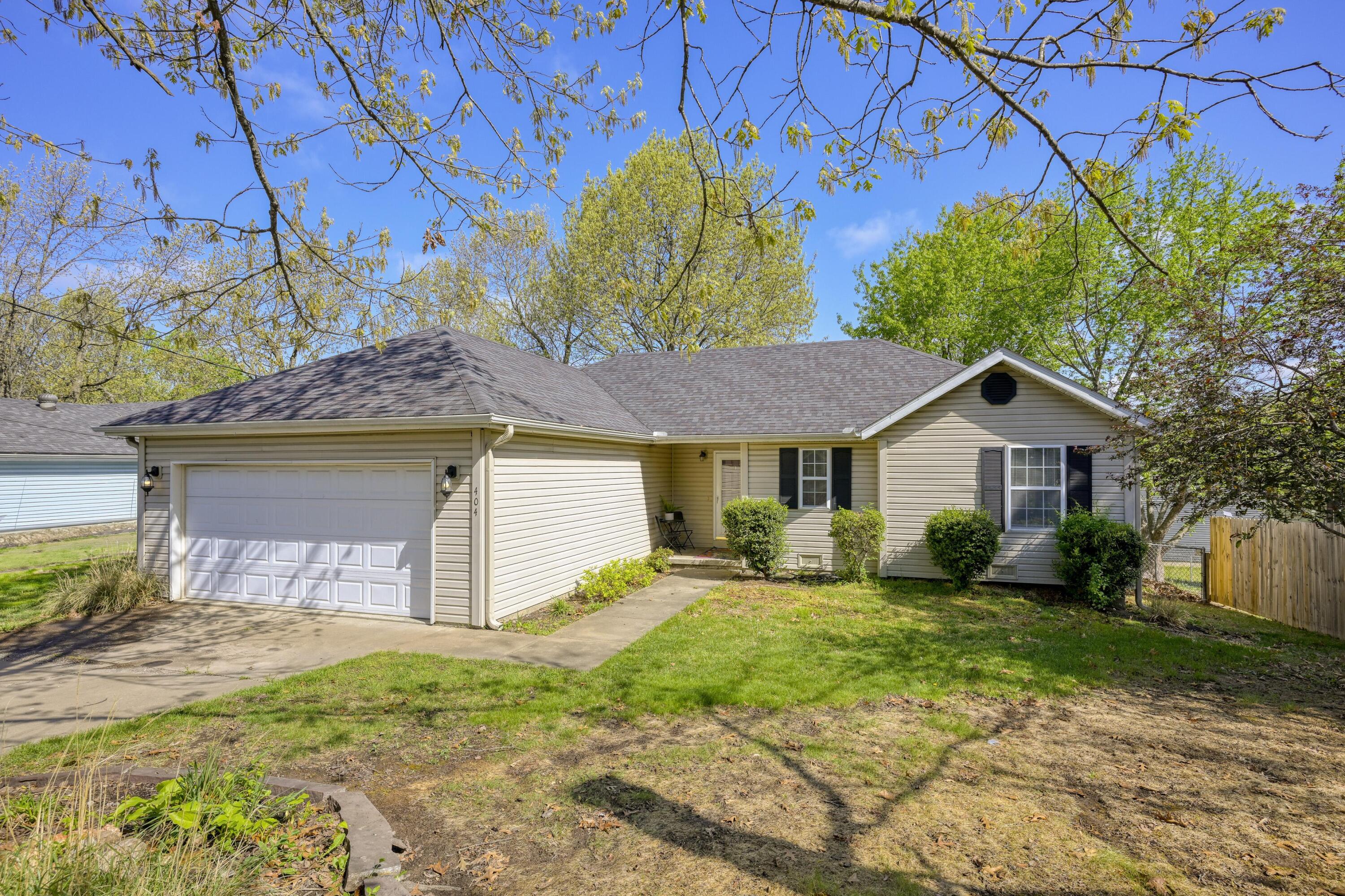 404 East Daugherty Road Neosho, MO 64850 - Photo 1 of 1 001