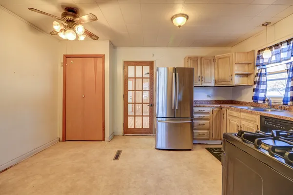 $124,900 | 811 West 19th Street, Sterling, IL 61081
