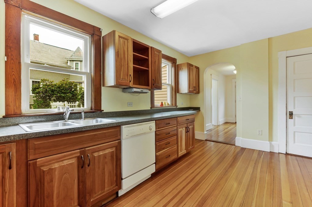 8 Swan Street Beverly, MA 01915 - Photo 11 of 30