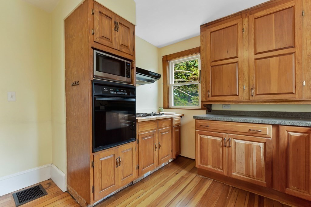 8 Swan Street Beverly, MA 01915 - Photo 12 of 30