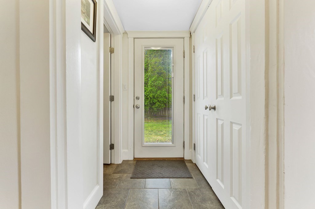 8 Swan Street Beverly, MA 01915 - Photo 15 of 30