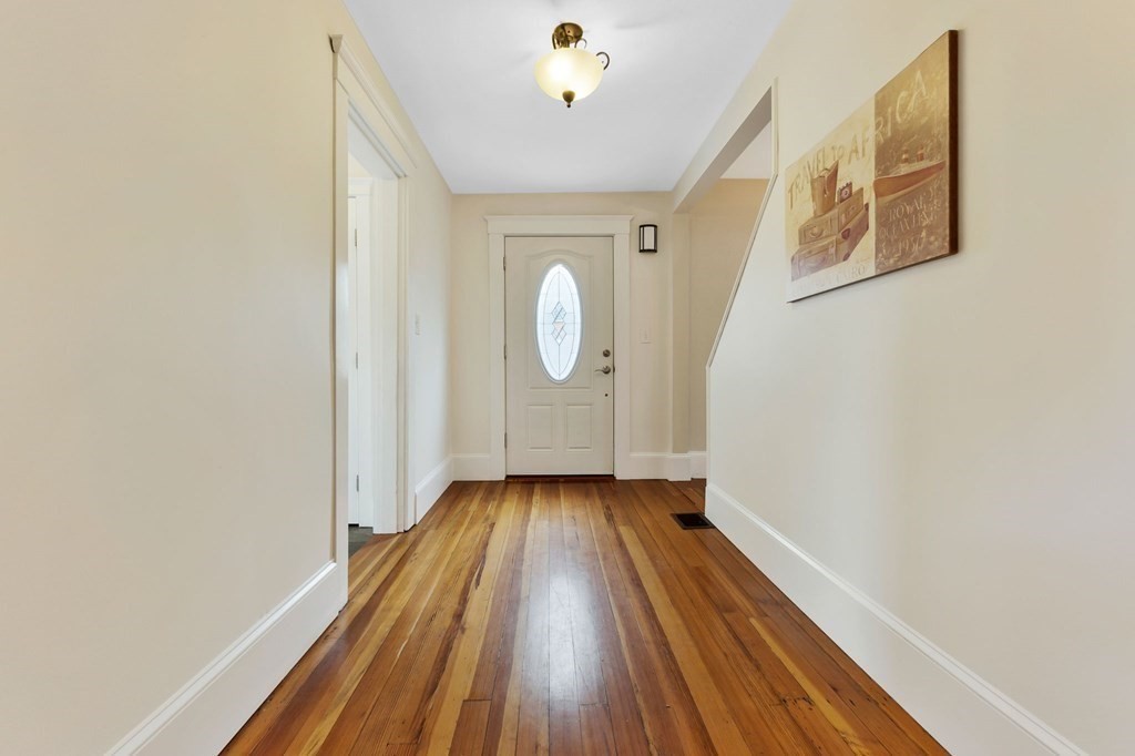 8 Swan Street Beverly, MA 01915 - Photo 3 of 30