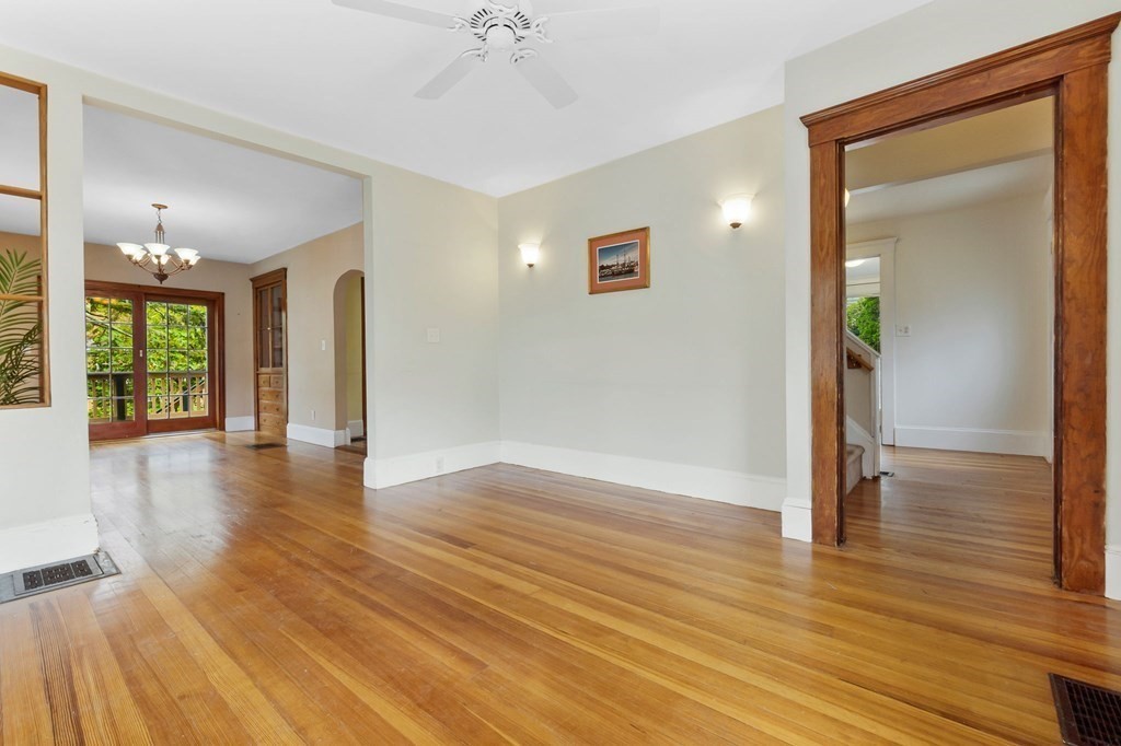8 Swan Street Beverly, MA 01915 - Photo 4 of 30