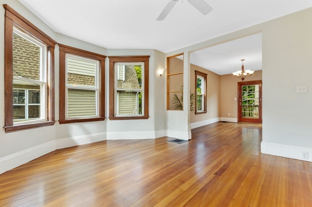 8 Swan Street Beverly, MA 01915 - Photo 5 of 30