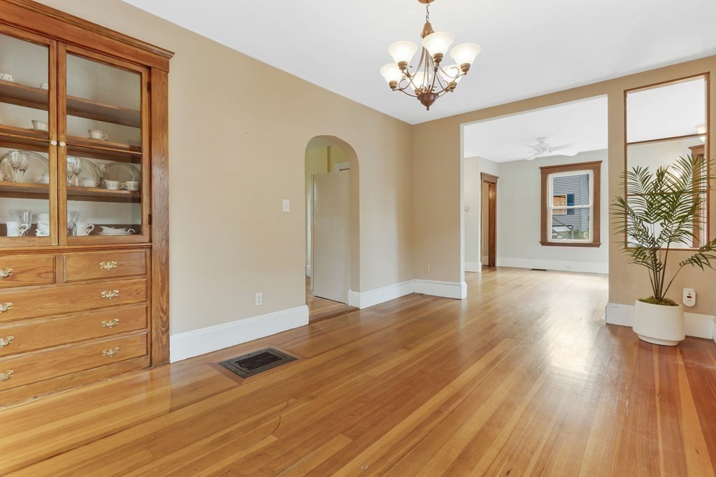 8 Swan Street Beverly, MA 01915 - Photo 6 of 30