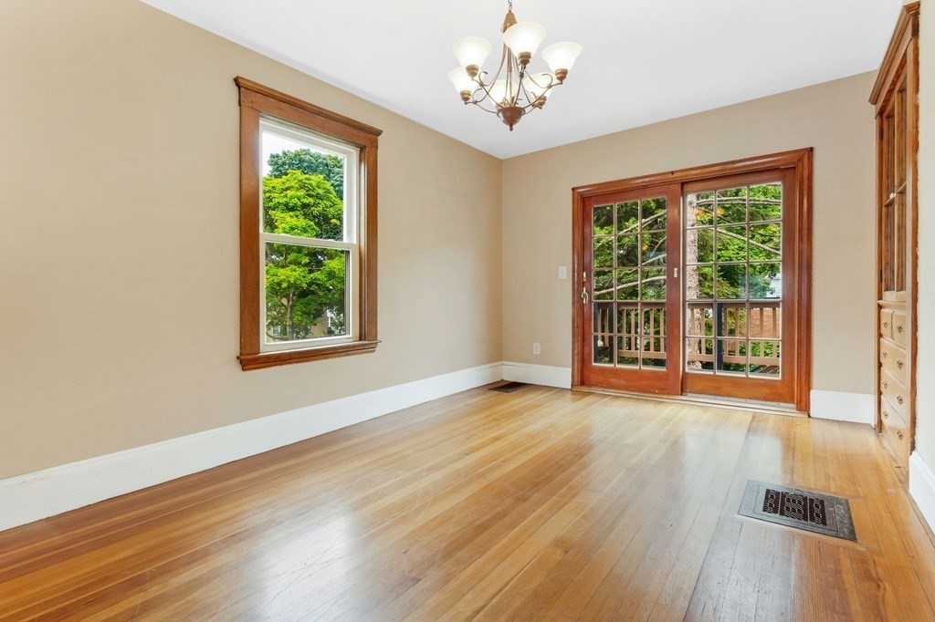 8 Swan Street Beverly, MA 01915 - Photo 7 of 30