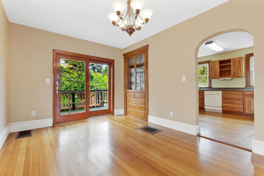 8 Swan Street Beverly, MA 01915 - Photo 8 of 30