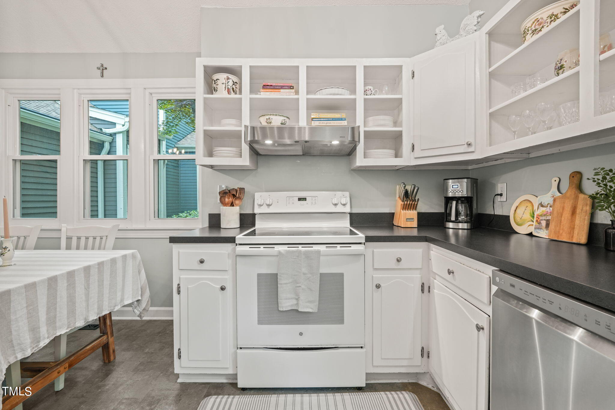 5818 Sentinel Drive Raleigh, NC 27609 - Photo 11 of 50 12