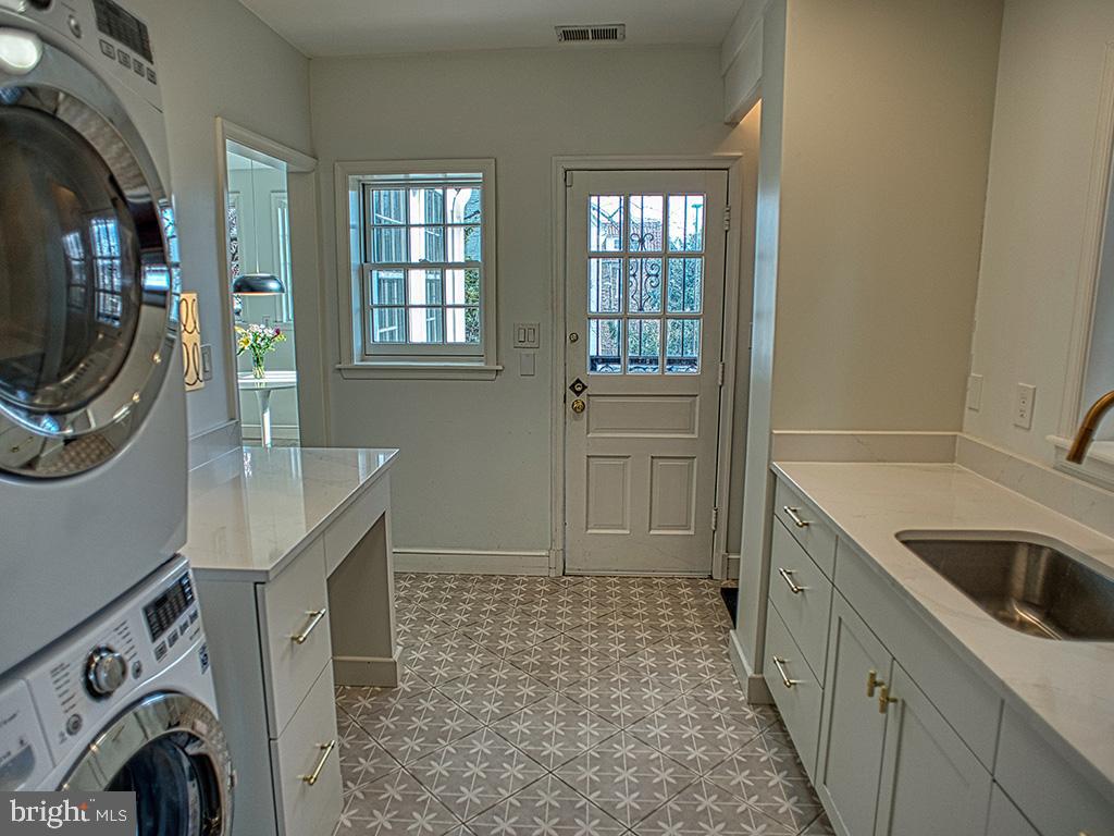 4643 16th Street Northwest, Unit B Washington, DC 20011 - Photo 5 of 24 Mud room with laundry on main floor