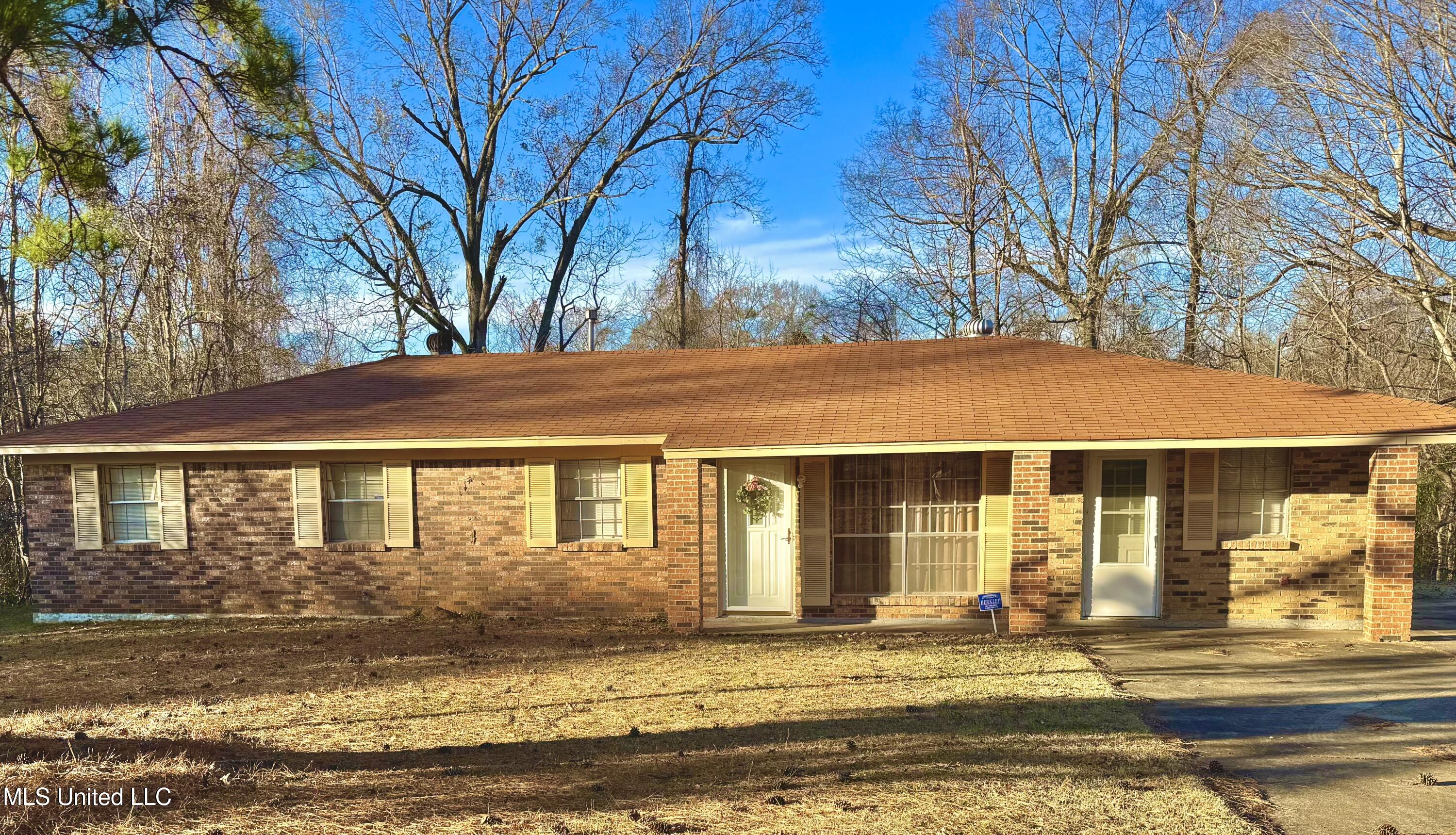 54 Drake Road Vicksburg, MS 39180 - Photo 1 of 5 IMG_5607