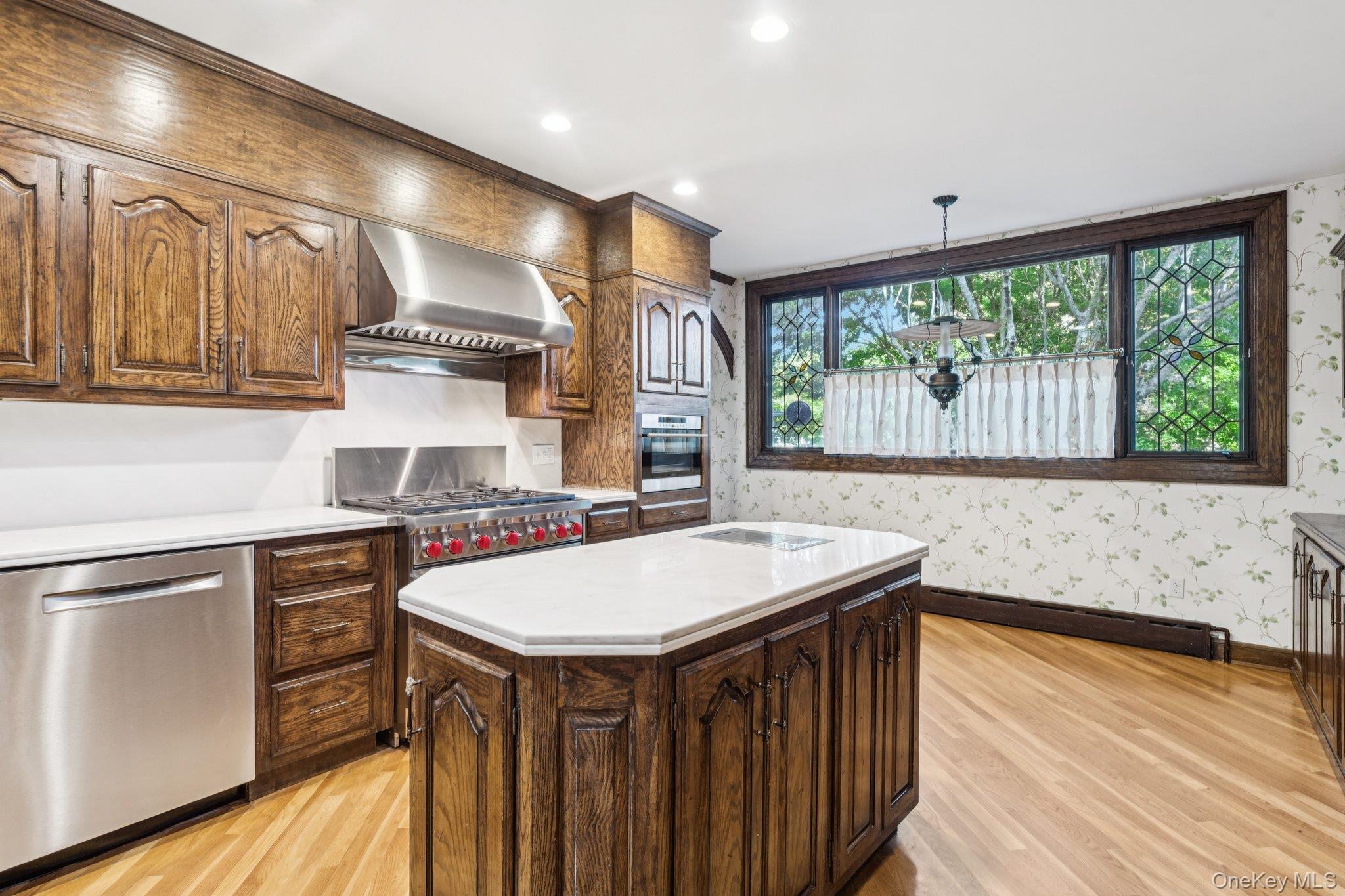 18 Heights Road Manhasset, NY 11030 - Photo 11 of 28