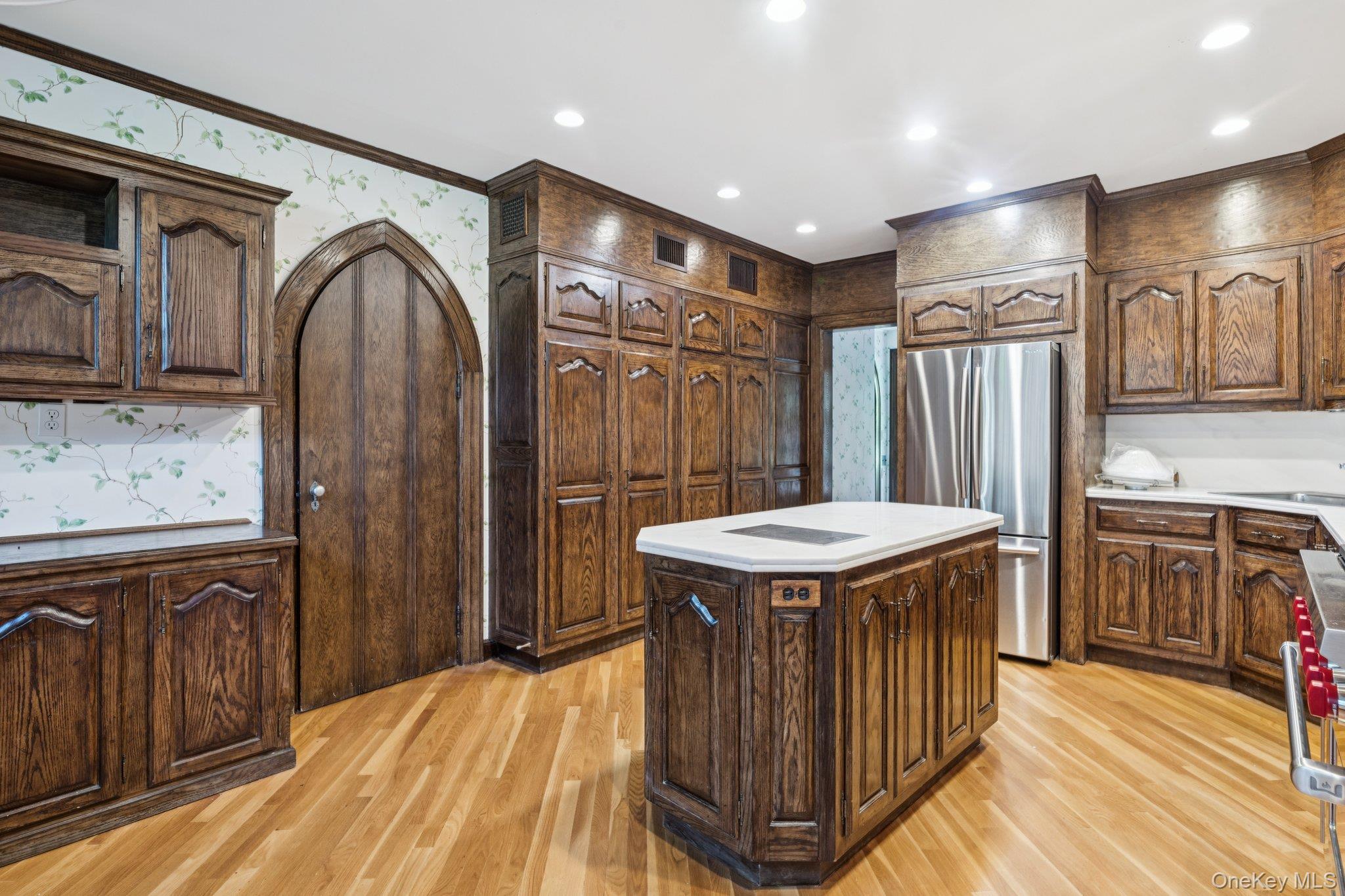 18 Heights Road Manhasset, NY 11030 - Photo 13 of 28