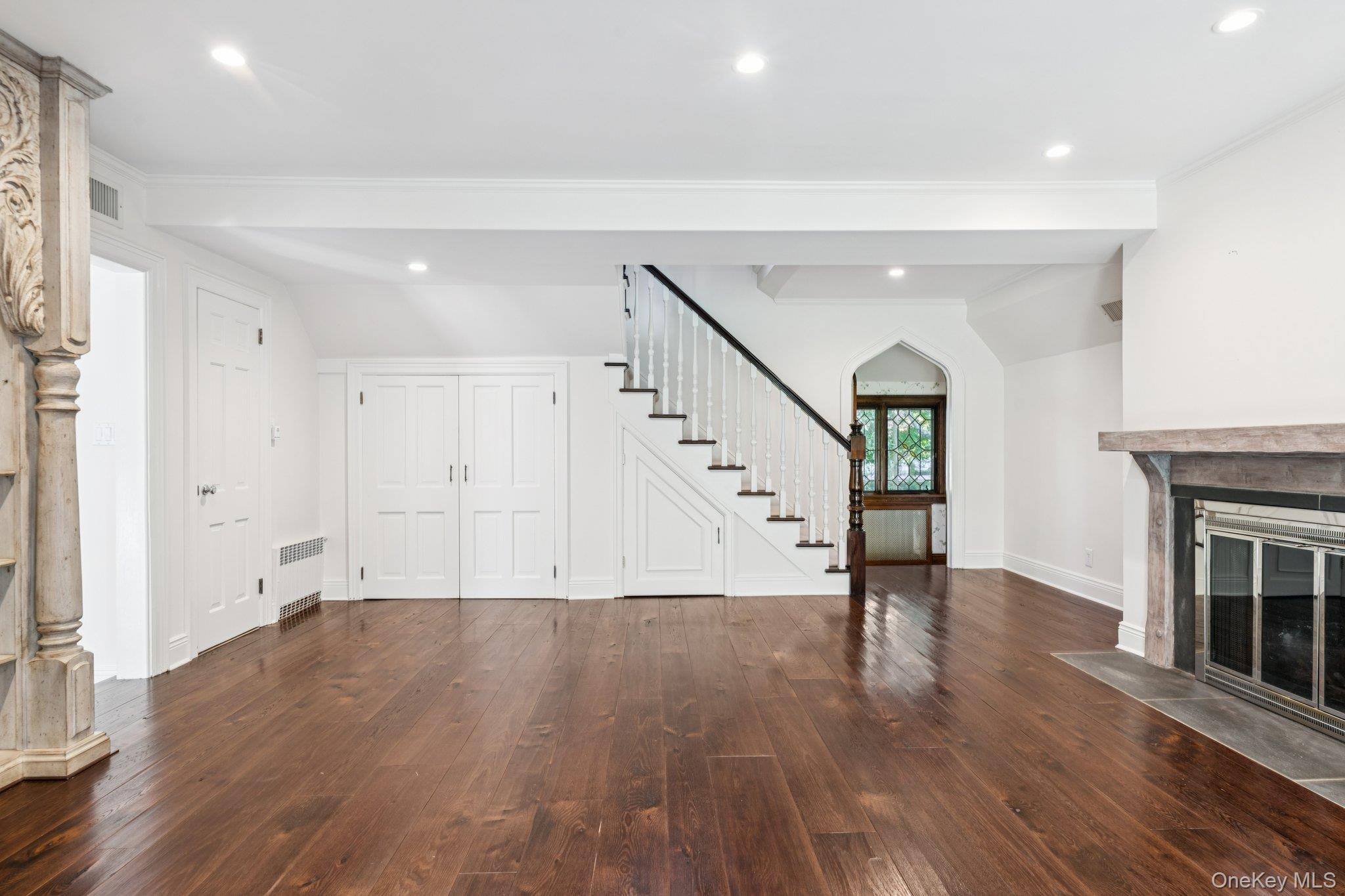 18 Heights Road Manhasset, NY 11030 - Photo 5 of 28