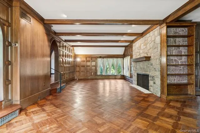 $40,000 | 18 Heights Road, Manhasset, NY 11030