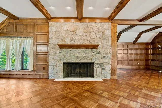 $40,000 | 18 Heights Road, Manhasset, NY 11030