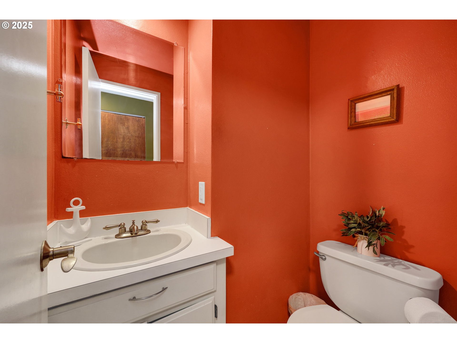119 Treehill Loop, Unit 119 Eugene, OR 97405 - Photo 13 of 30 Bathroom