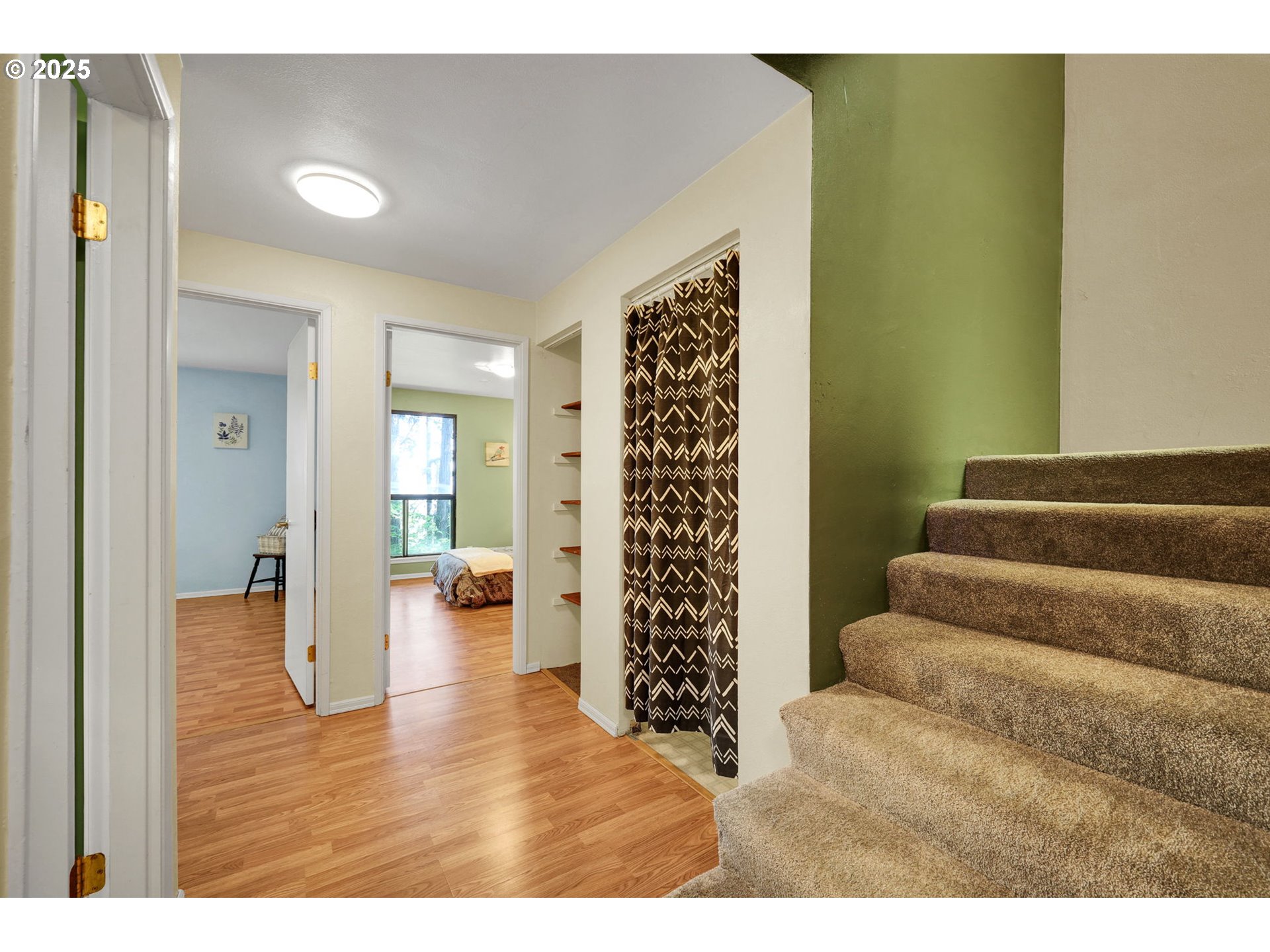 119 Treehill Loop, Unit 119 Eugene, OR 97405 - Photo 15 of 30 Hallway