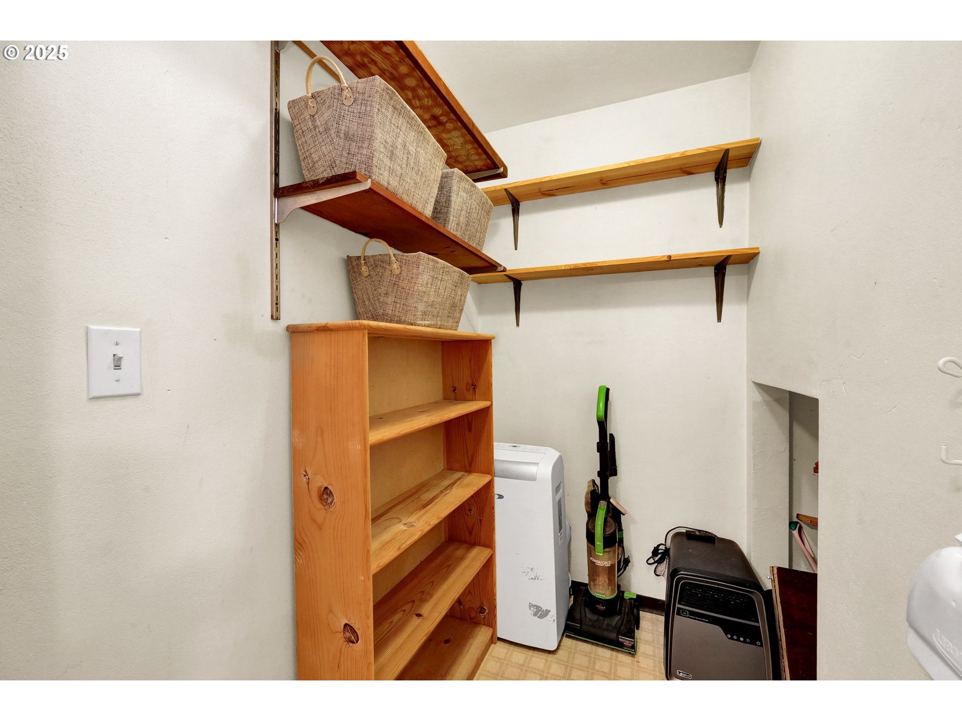 119 Treehill Loop, Unit 119 Eugene, OR 97405 - Photo 16 of 30 Storage