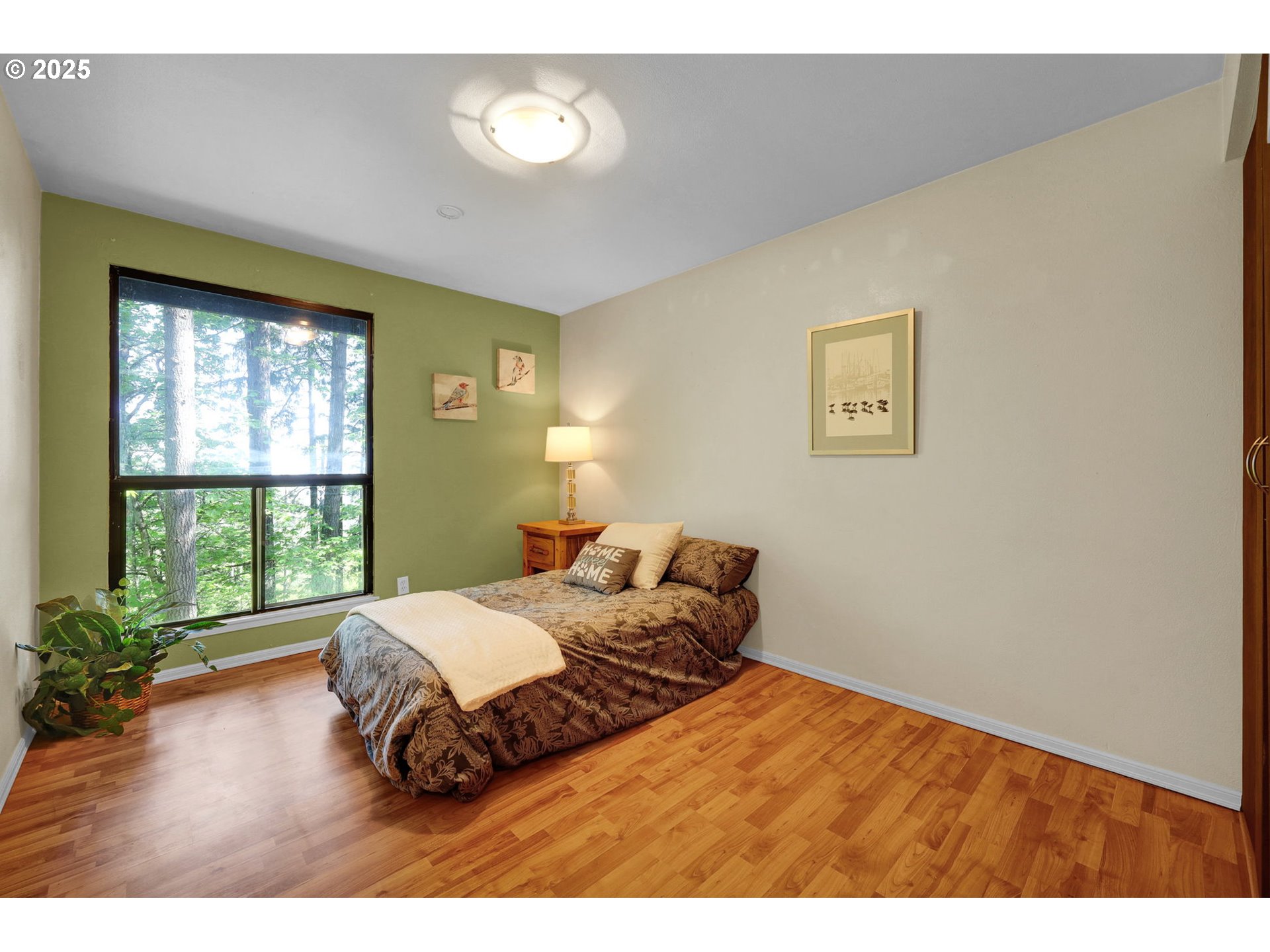 119 Treehill Loop, Unit 119 Eugene, OR 97405 - Photo 17 of 30 Bedroom