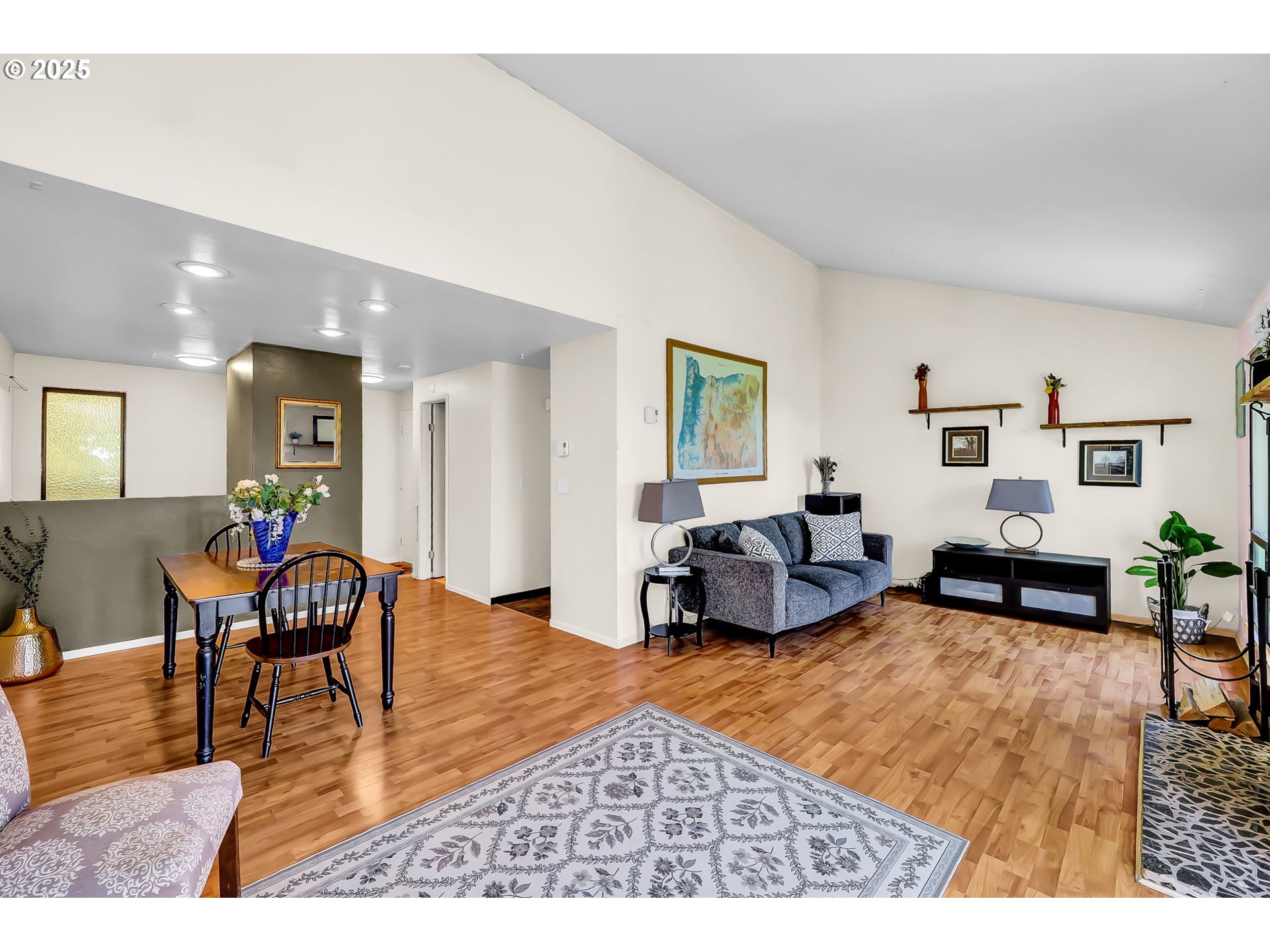 119 Treehill Loop, Unit 119 Eugene, OR 97405 - Photo 2 of 30 Living Room/Dining Room
