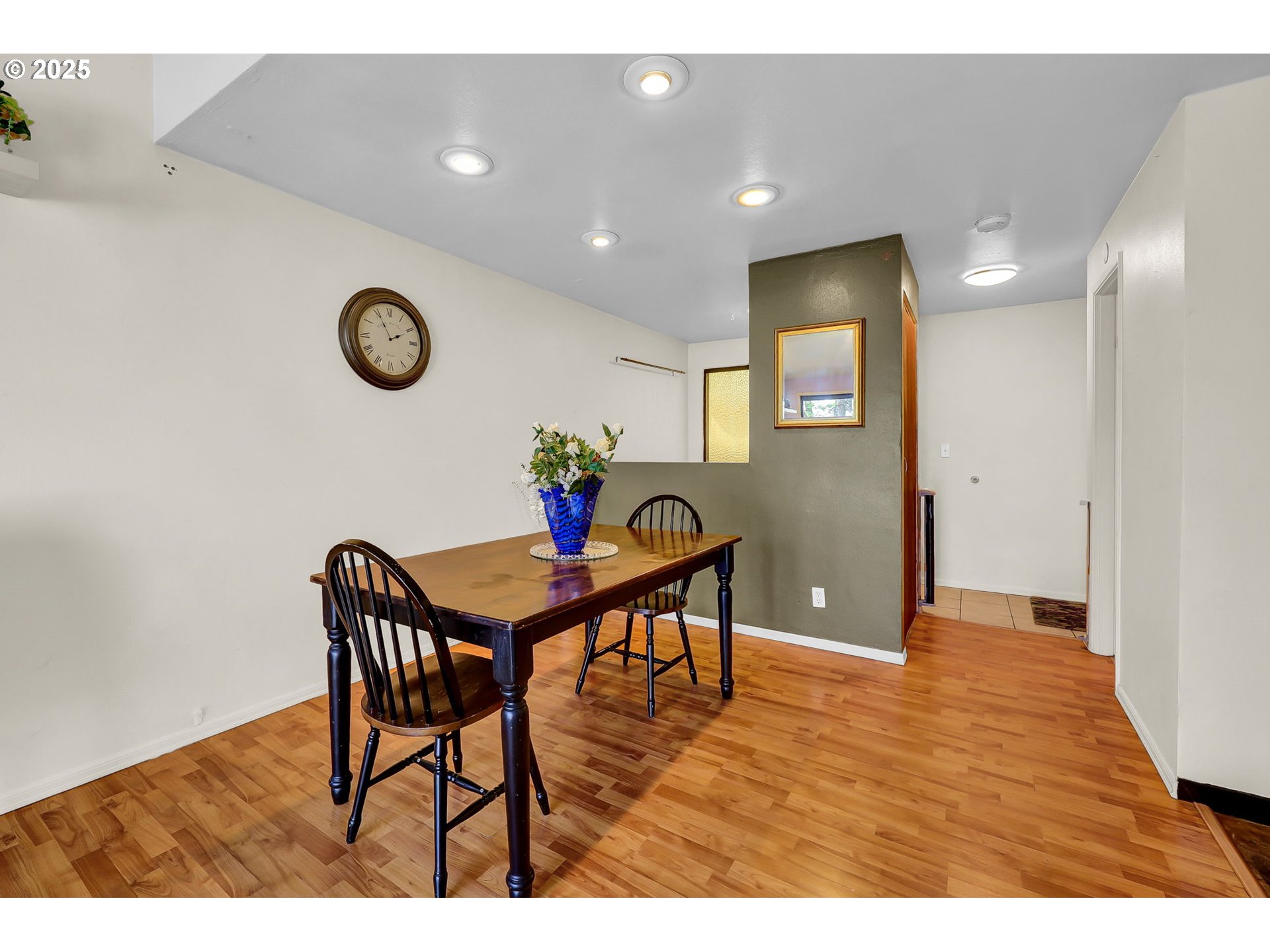 119 Treehill Loop, Unit 119 Eugene, OR 97405 - Photo 4 of 30 Dining Area
