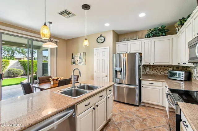 $557,000 | 2533 West Kit Carson Trail, Anthem, AZ 85086