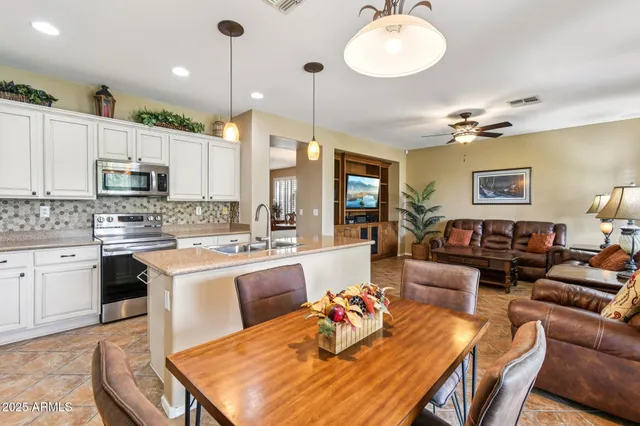 $557,000 | 2533 West Kit Carson Trail, Anthem, AZ 85086