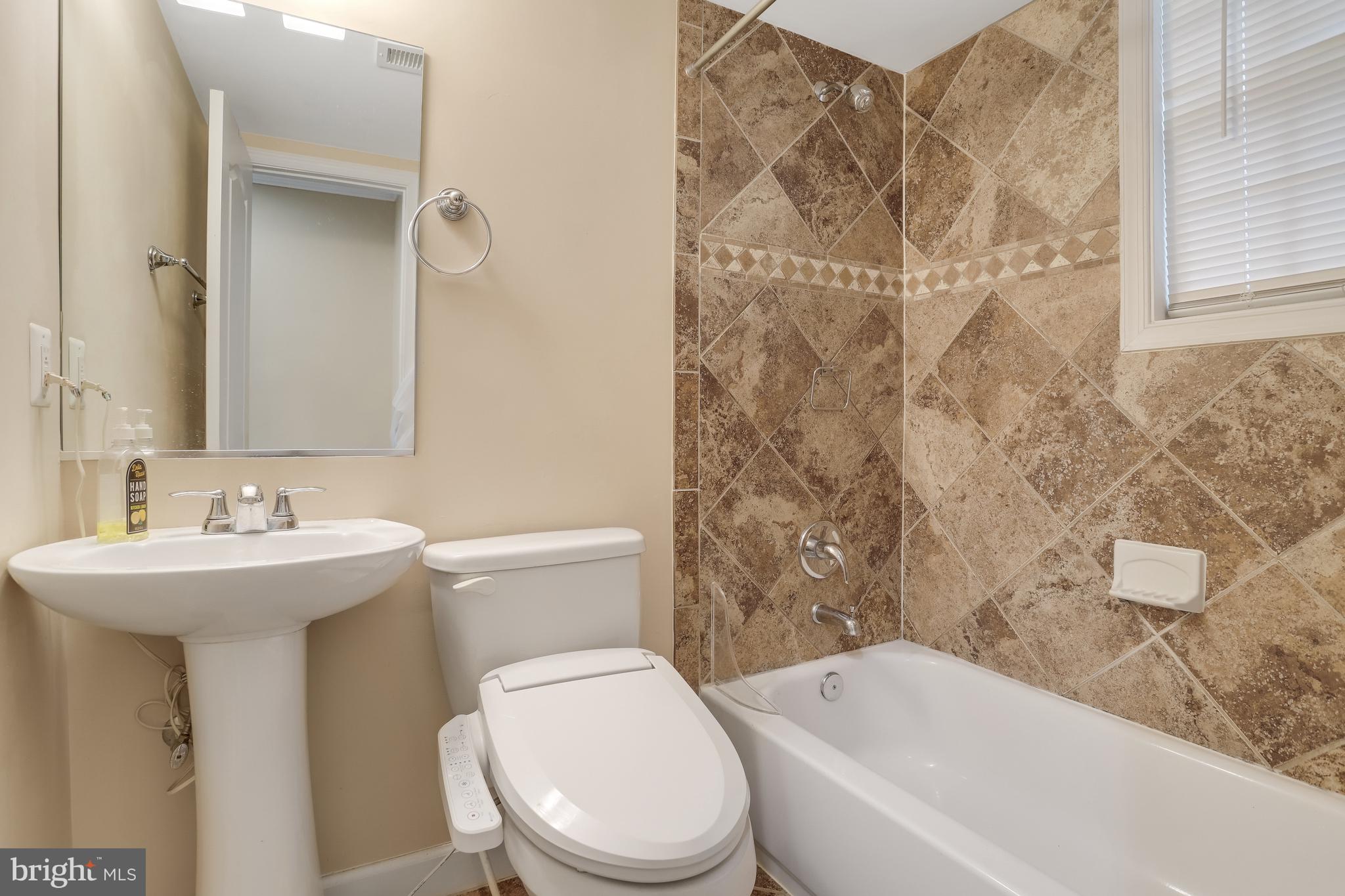 6825 Barrett Road Falls Church, VA 22042 - Photo 27 of 50 Gallery Image 27