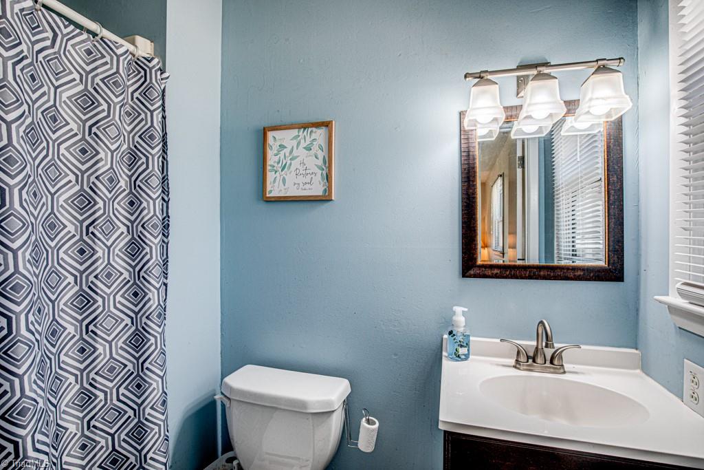 4100 Welcome-Arcadia Road Lexington, NC 27295 - Photo 12 of 25 Primary Bath