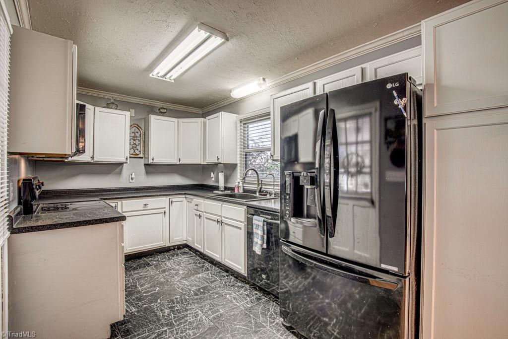 4100 Welcome-Arcadia Road Lexington, NC 27295 - Photo 7 of 25 kitchen