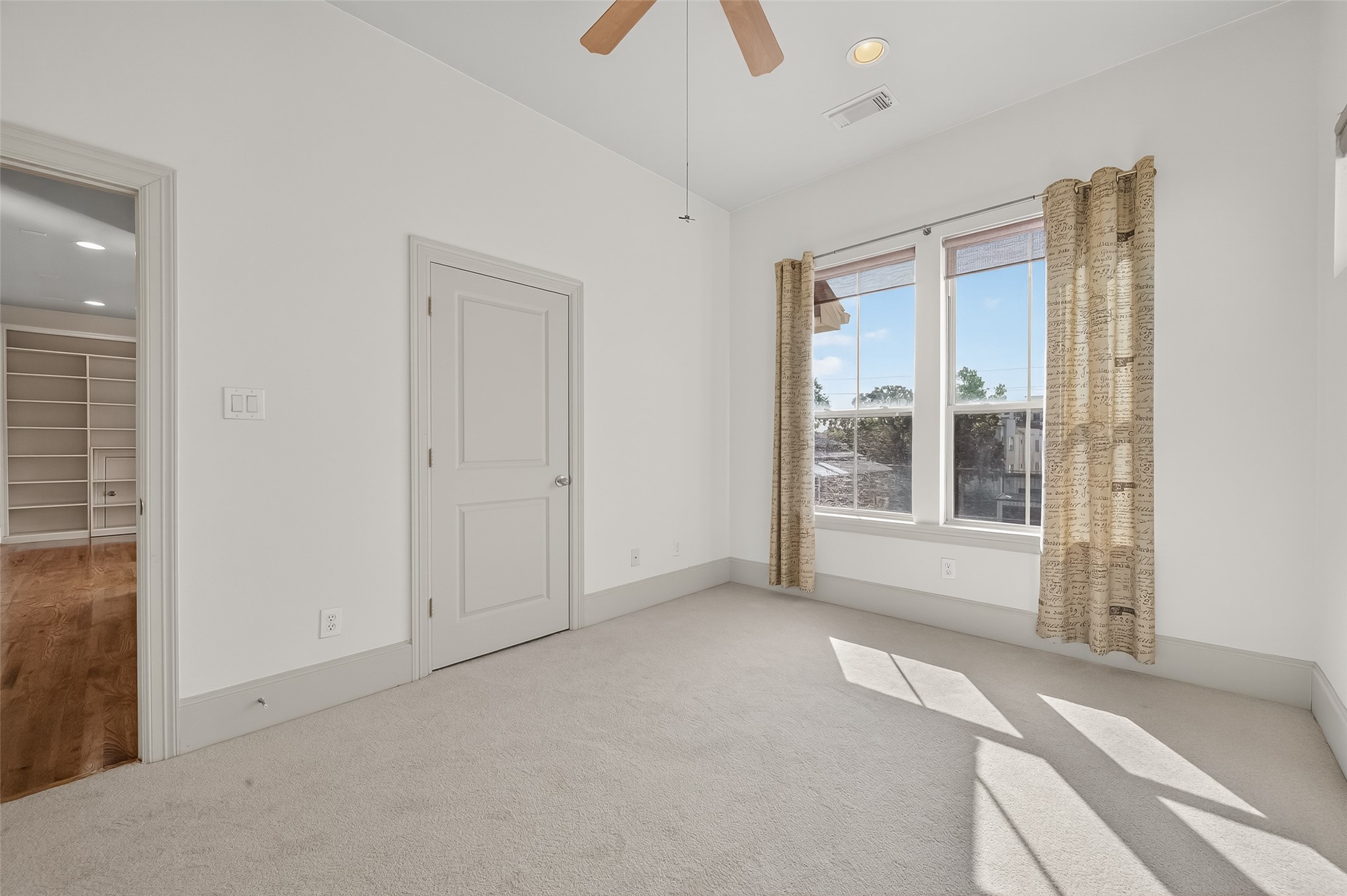 931 West 23rd Street, Unit K Houston, TX 77008 - Photo 30 of 40 Laundry closet with full size washer and dryer is 5'4" x 5'5 and is located on the 2nd floor.