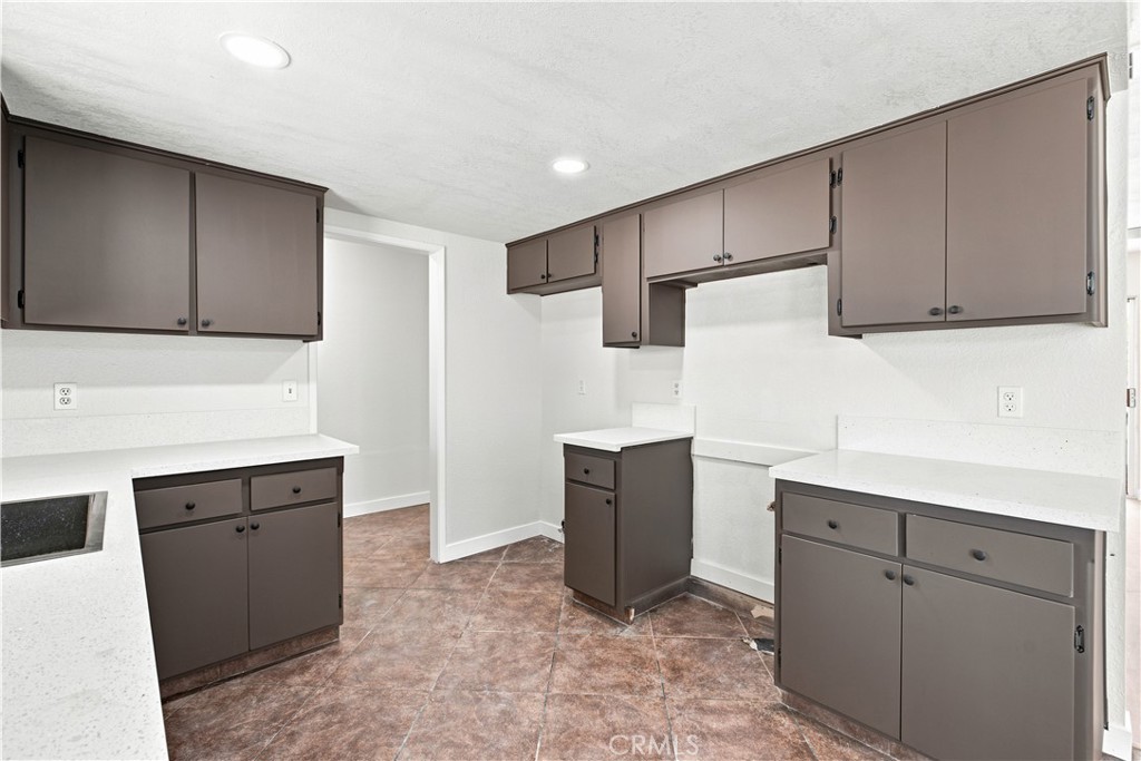 21021 Geronimo Road Apple Valley, CA 92308 - Photo 14 of 37