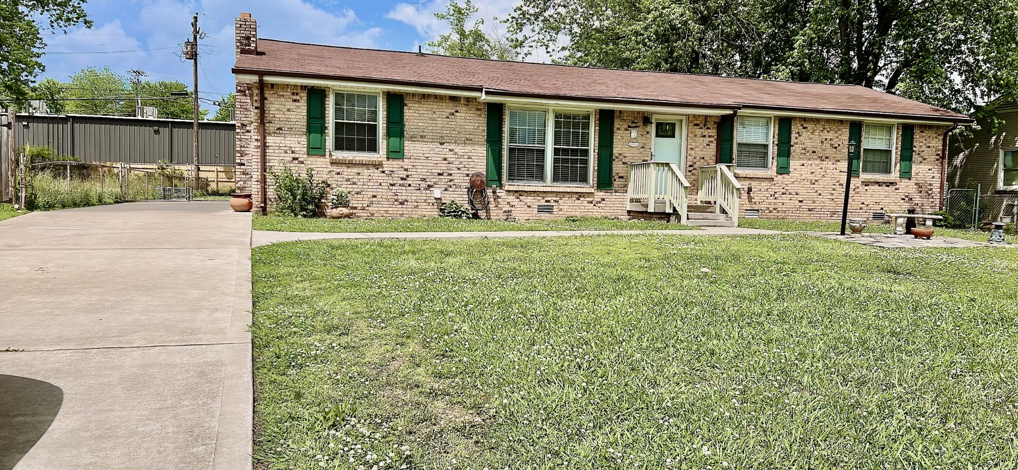 319 Copeland Road Clarksville, TN 37042 - Photo 1 of 30 a front view of a house with garden