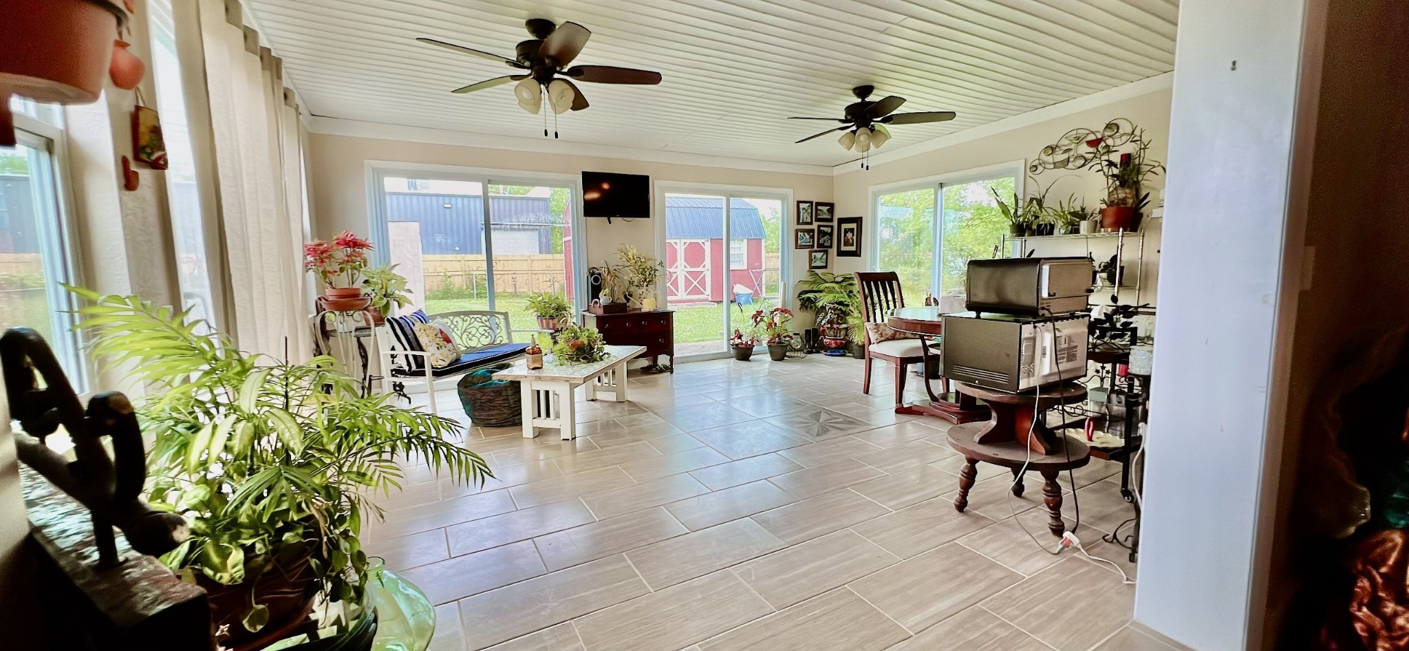319 Copeland Road Clarksville, TN 37042 - Photo 21 of 30 a living room with patio furniture