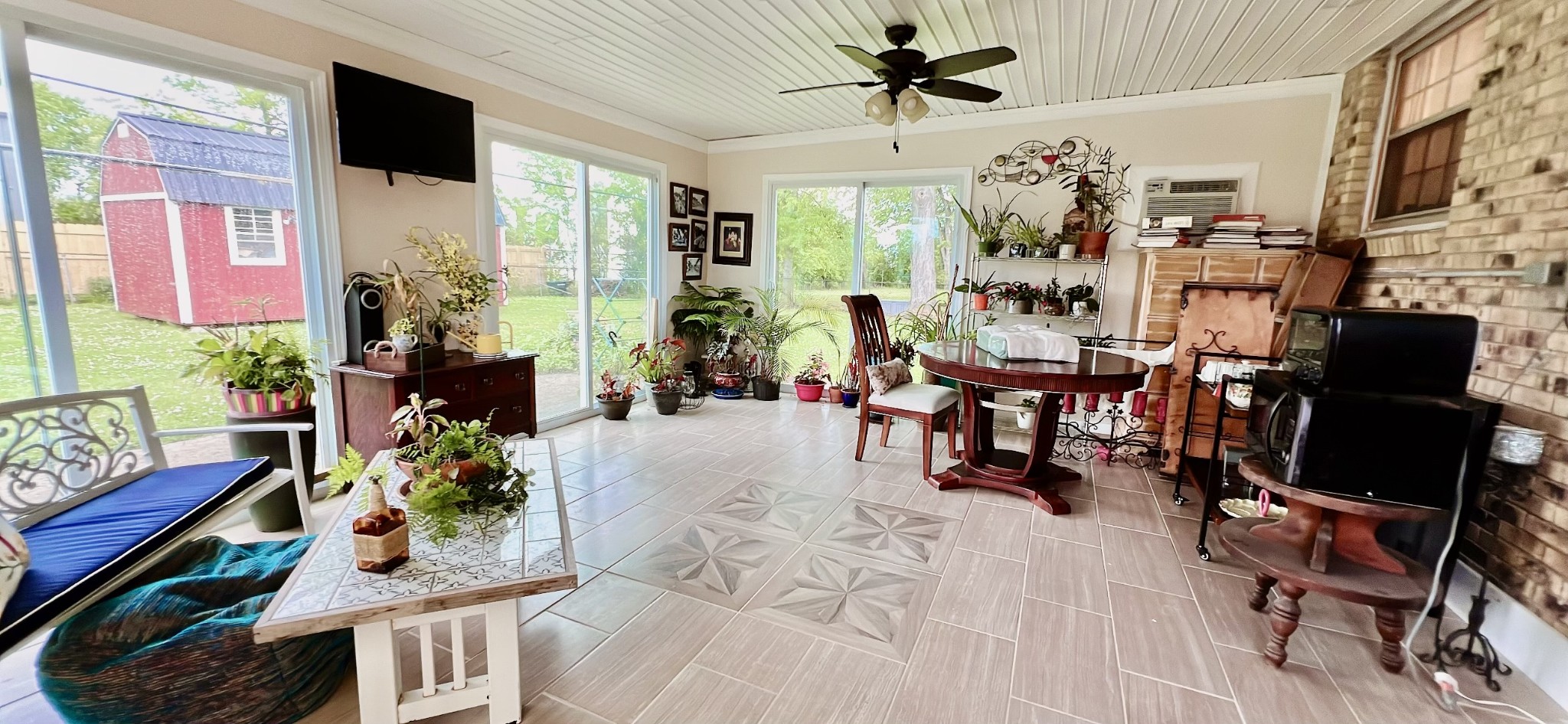 319 Copeland Road Clarksville, TN 37042 - Photo 22 of 30 a living room filled with furniture