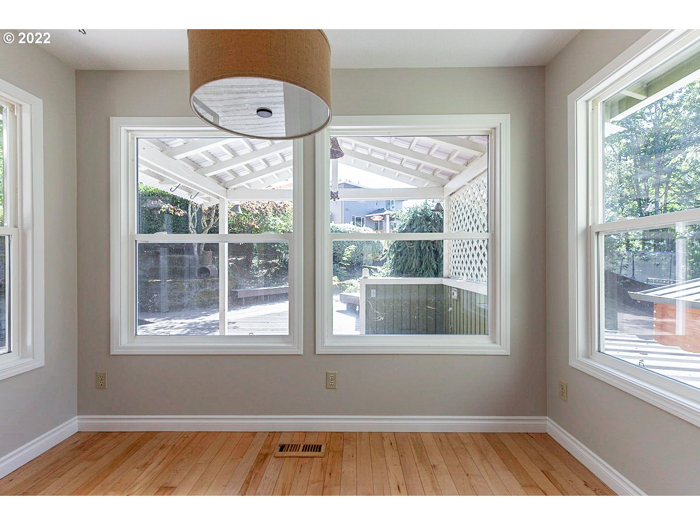 1302 Southwest 19th Drive Gresham, OR 97080 - Photo 8 of 32