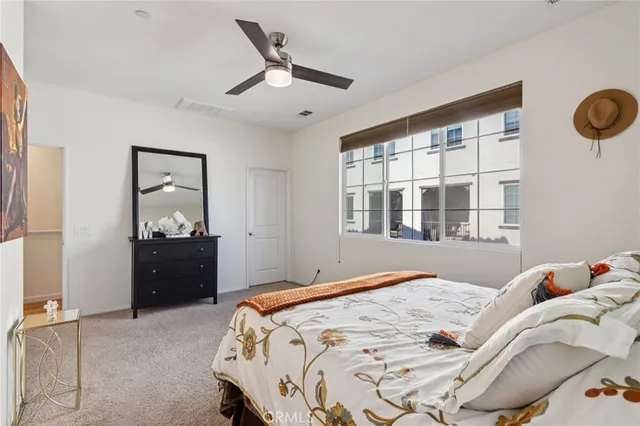 a en suite bathroom with double sink and a mirror