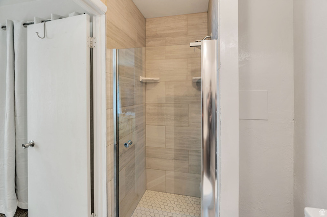 1402 South 1470th Street East Provo, UT 84606 - Photo 10 of 21 Walk in shower