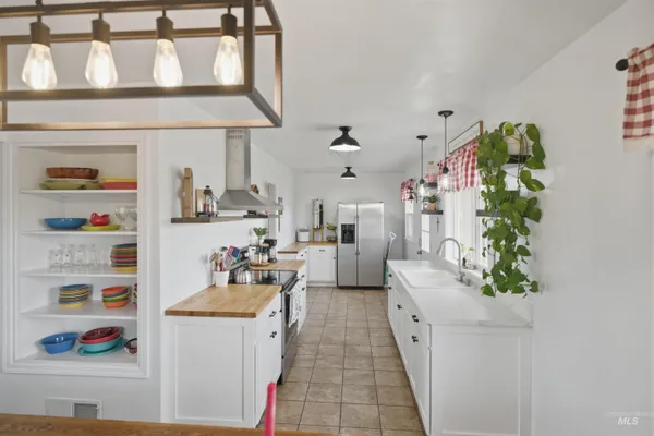 $575,000 | 3611 Highway 8, Troy, ID 83871