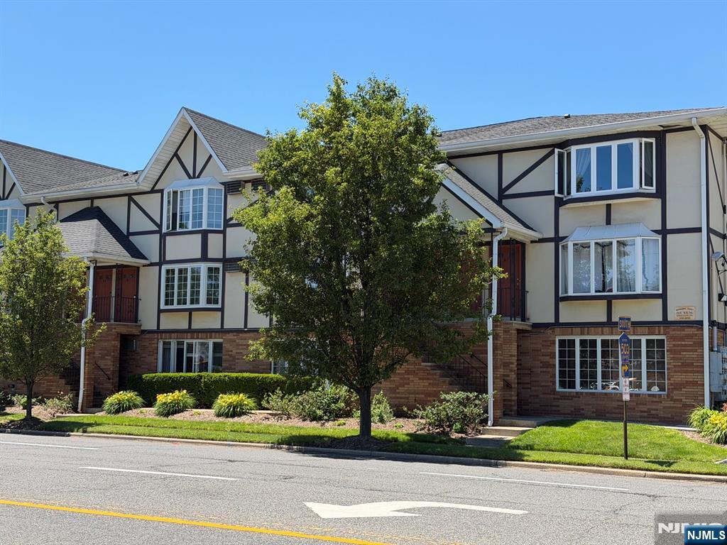 33 Henry Place, Unit B4 Hackensack, NJ 07601 - Photo 1 of 36