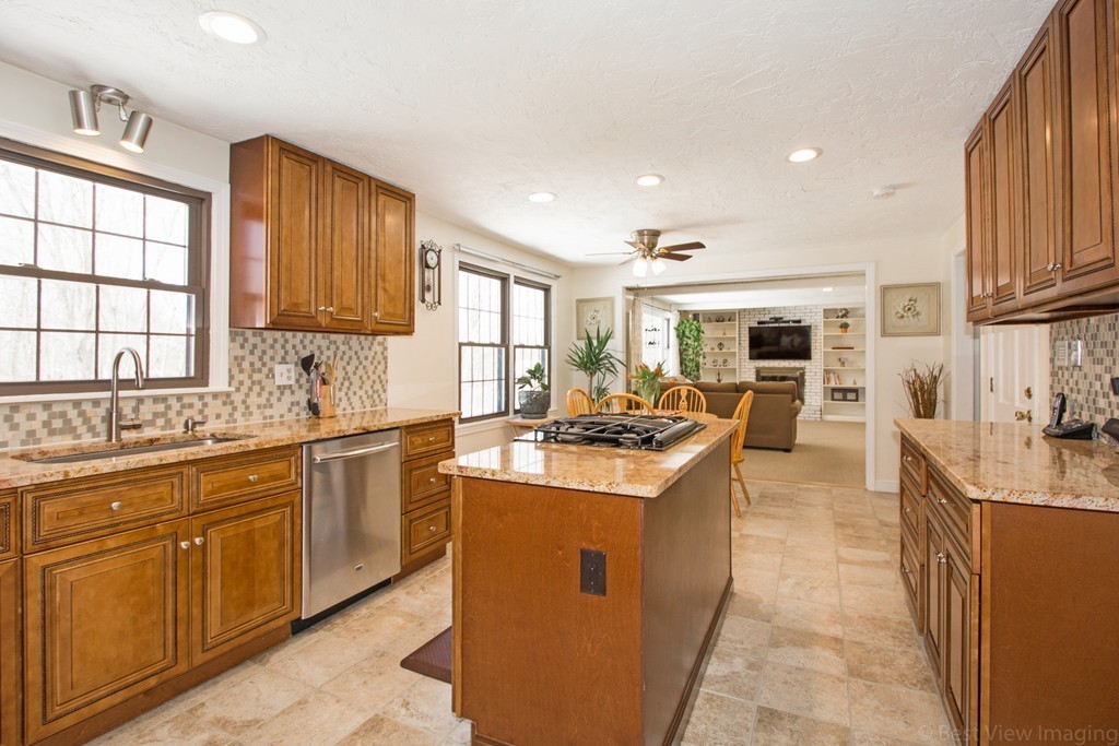 10 Nottingham Road Westborough, MA 01581 - Photo 5 of 30 Gallery Image 5