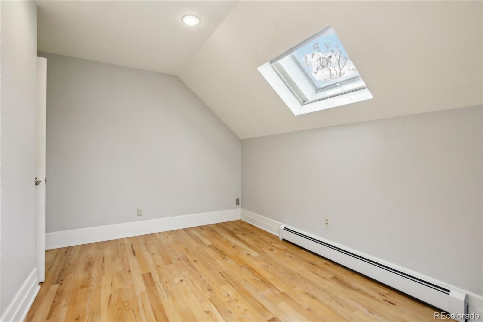 2255 18th Street Boulder, CO 80302 - Photo 19 of 45 an empty room with a bench