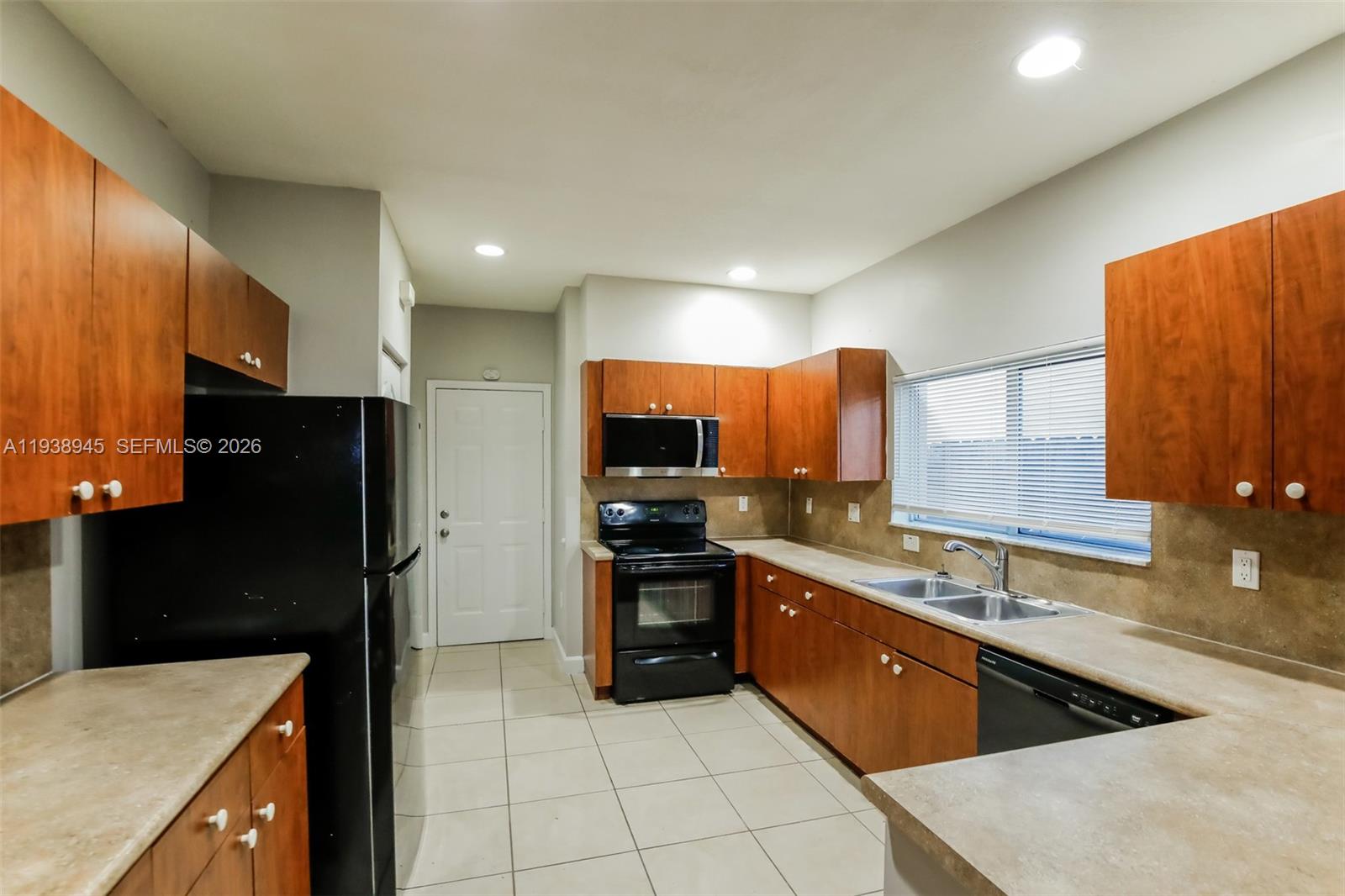 377 Northeast 29th Terrace Homestead, FL 33033 - Photo 8 of 18