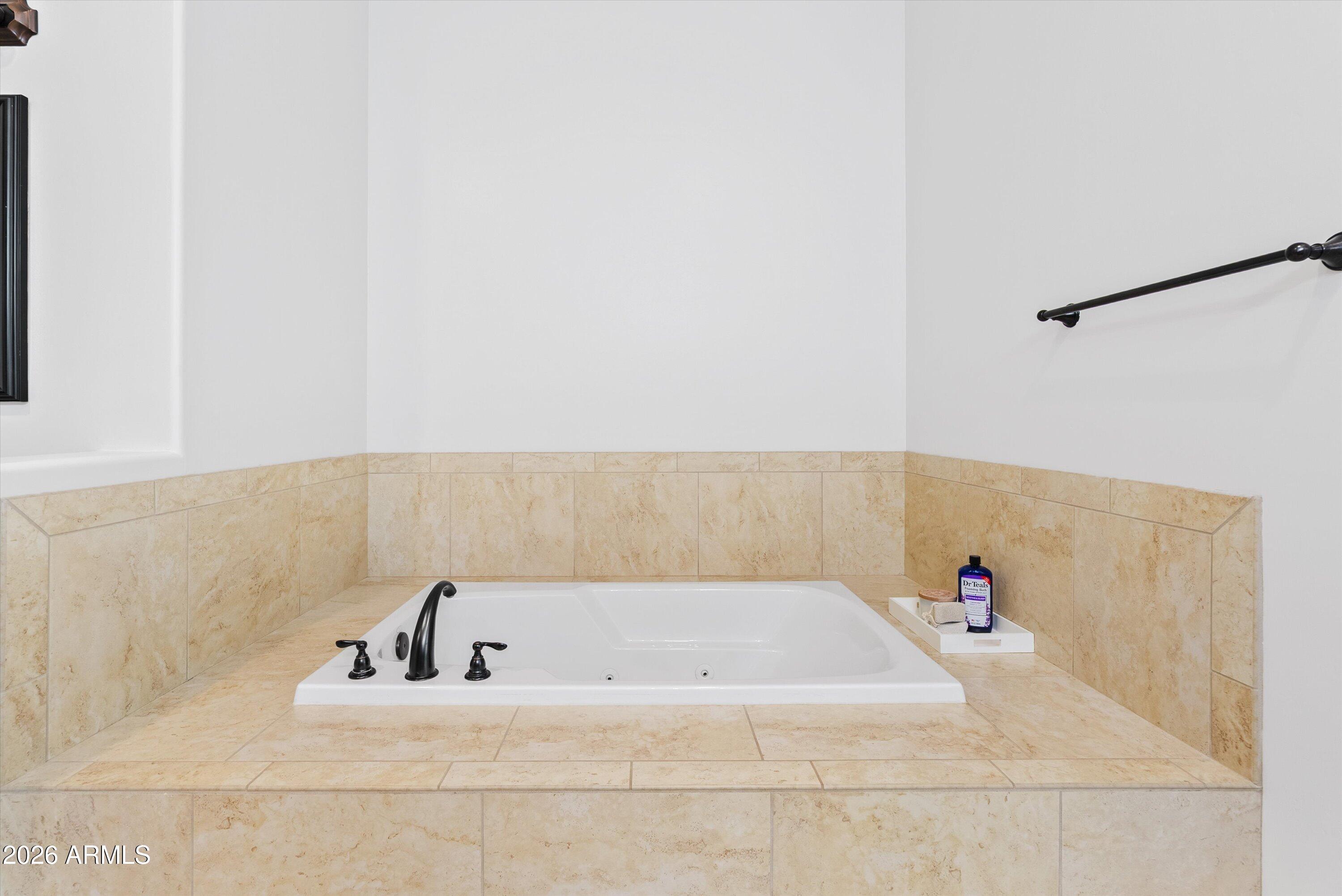 1617 West Maddock Road Phoenix, AZ 85086 - Photo 39 of 50 a bathroom with a bathtub